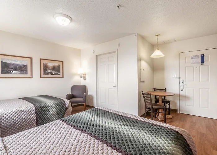 Hometowne Studios & Suites By Red Roof Charlotte - Concord
