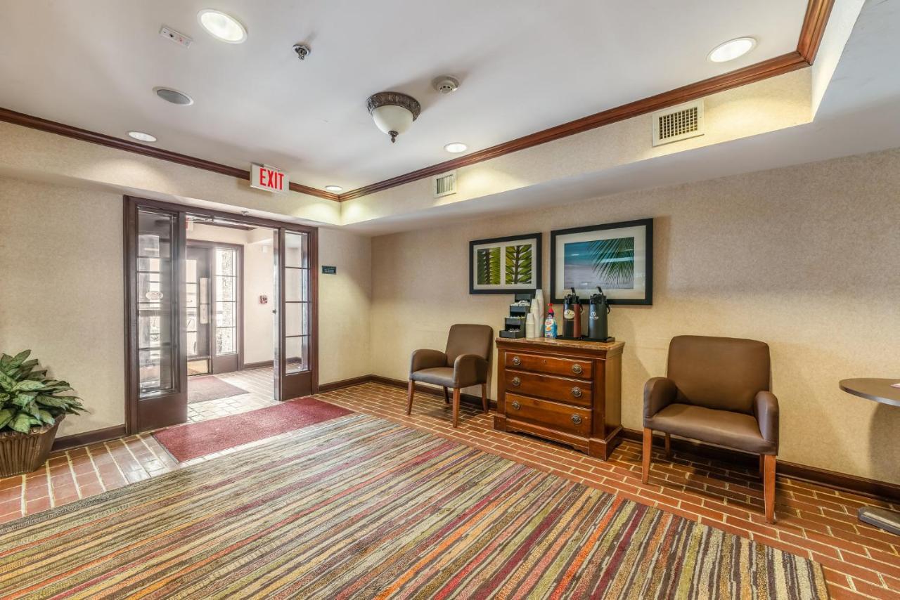 Motel Hometowne & By Red Roof Charlotte -