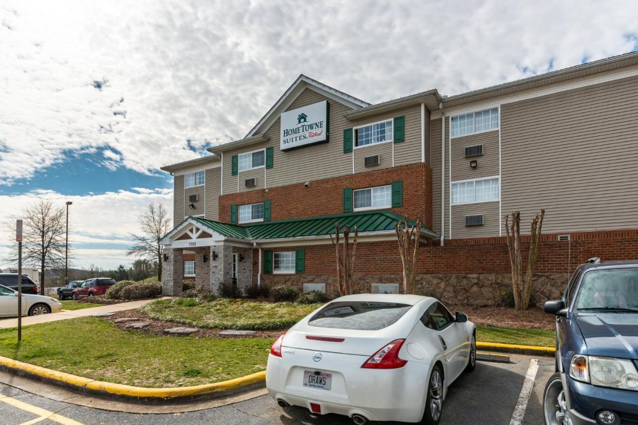 Hometowne & By Red Roof Charlotte -
