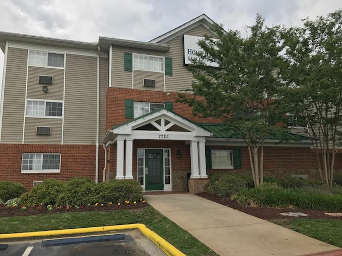 Hometowne & By Red Roof Charlotte -