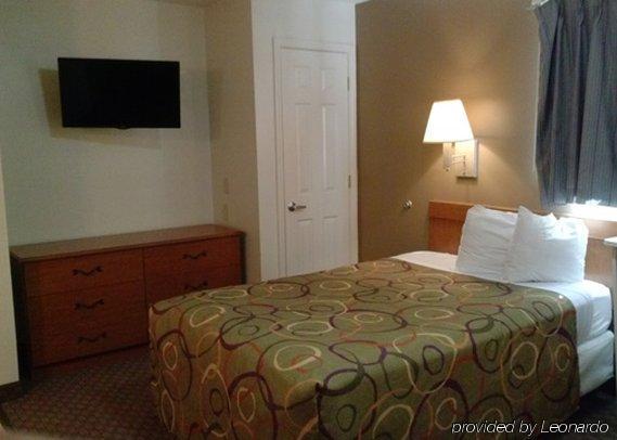 Motel Hometowne & By Red Roof Charlotte -