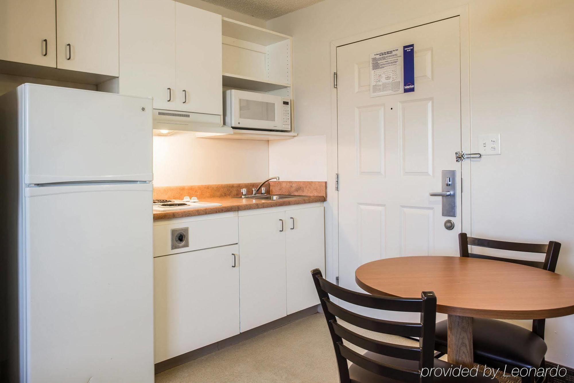 Hometowne & By Red Roof Charlotte - Motel 2*