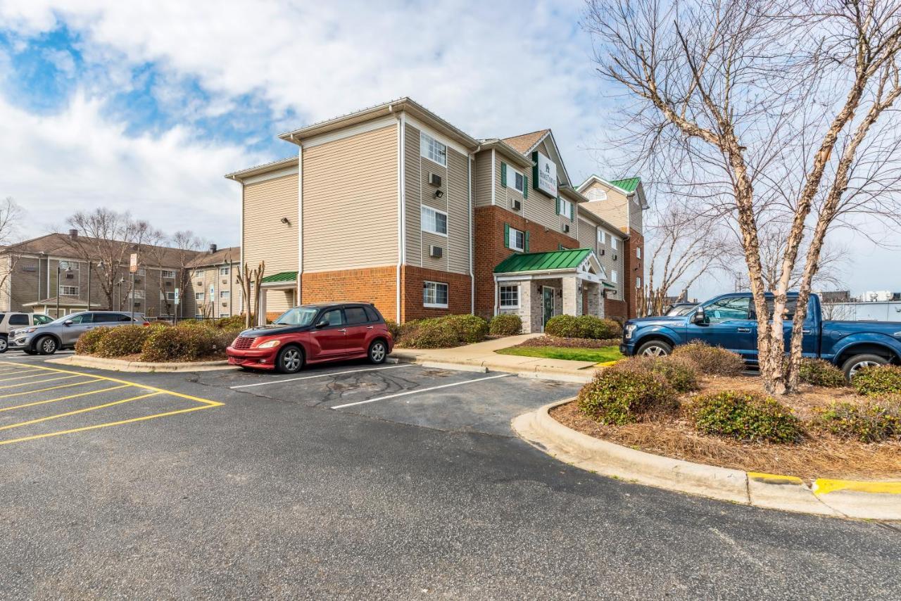 Hometowne & By Red Roof Charlotte - 2* Concord
